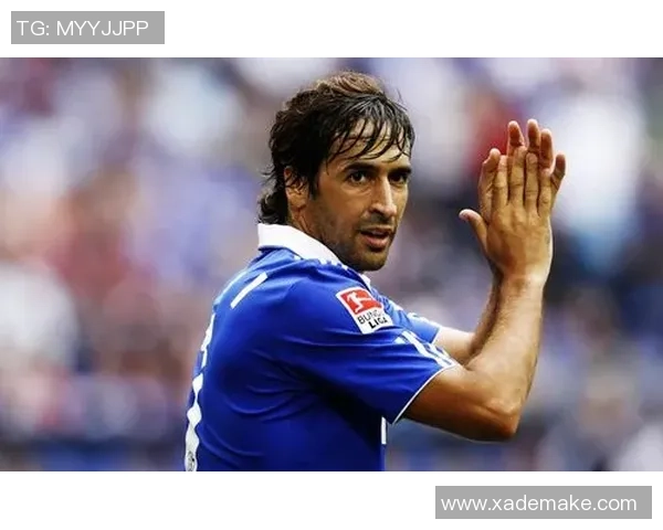 足球明星穿搭白鞋时尚风采尽显的精彩瞬间分享 足球明星穿搭白鞋时尚风采尽显的精彩瞬间分享