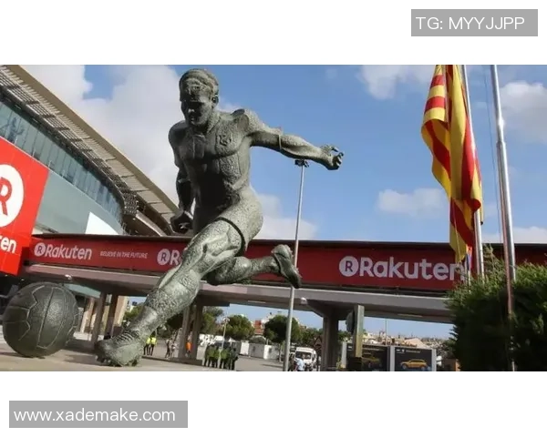 雕像足球明星的身份揭秘及其背后的故事与成就分析 雕像足球明星的身份揭秘及其背后的故事与成就分析